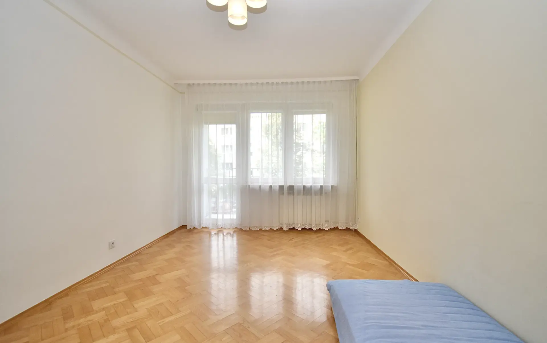Mieszkanie w Ursusie - balkon i wyposażenie. - zdjęcie 7