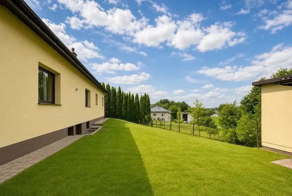 Wyremontowany dom z dużym ogrodem w Malawie - zdjęcie 9