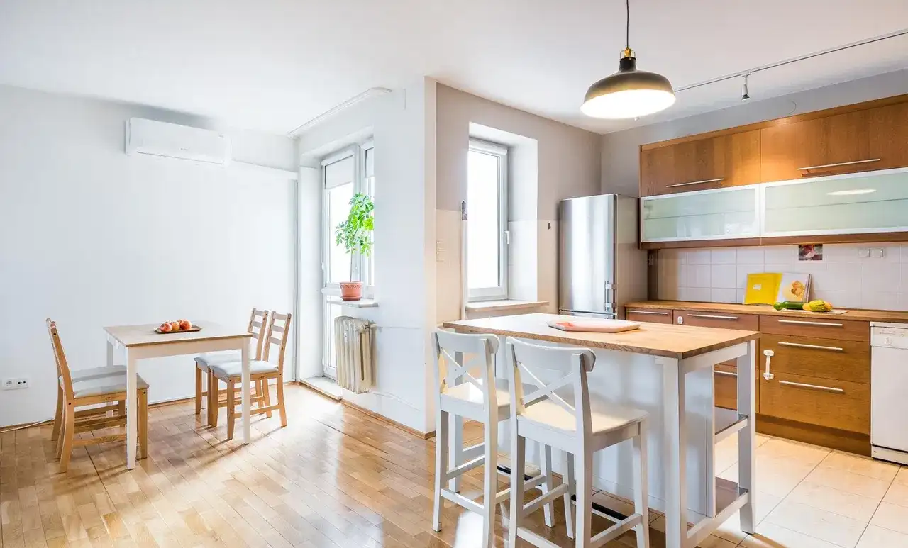 Do wynajęcia 4 pok Muranów Balkon Piwnica Garaż
