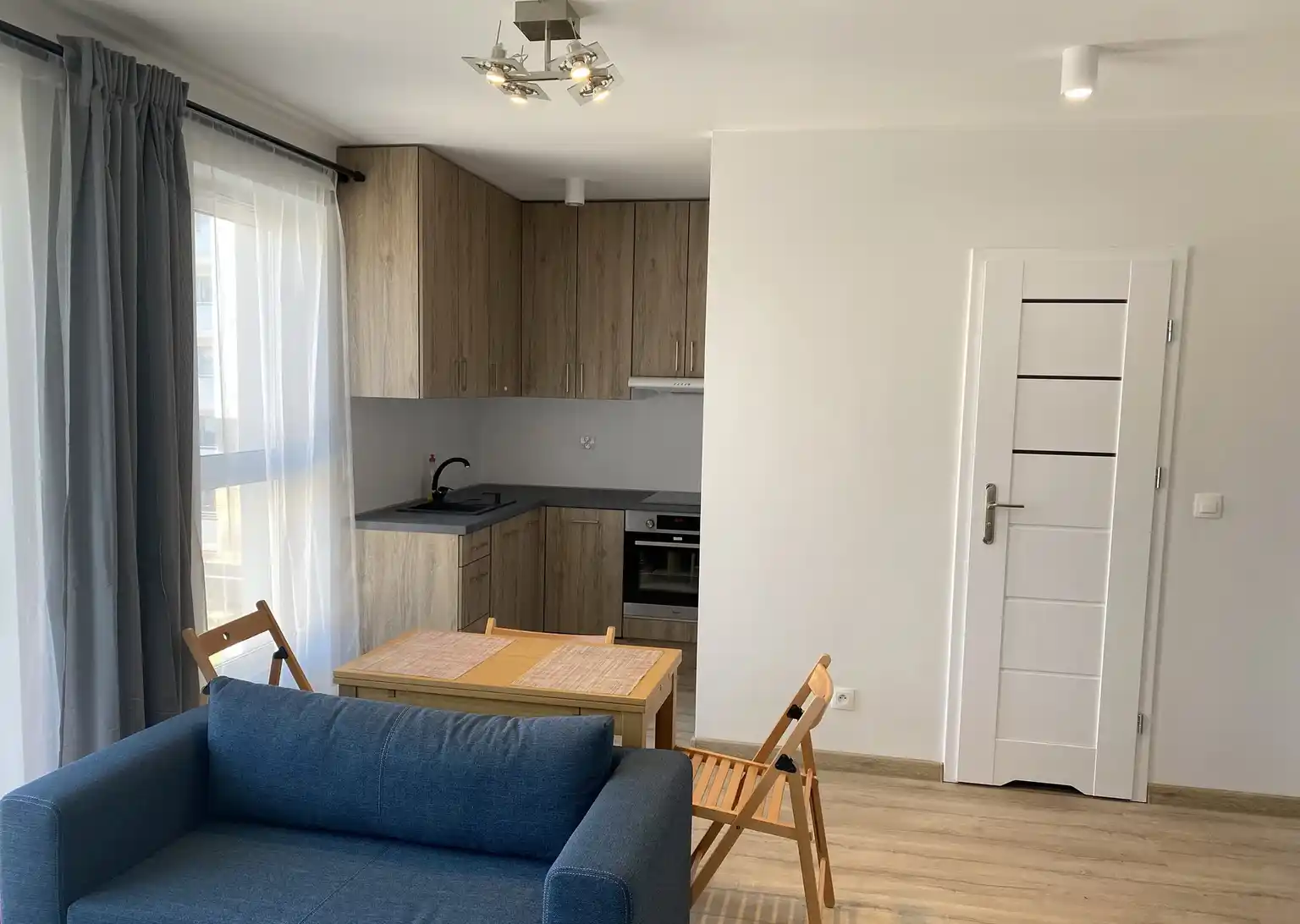 Komórka Lok. WINDA BALKON M.Parkingowe Media Miejskie - zdjęcie 6