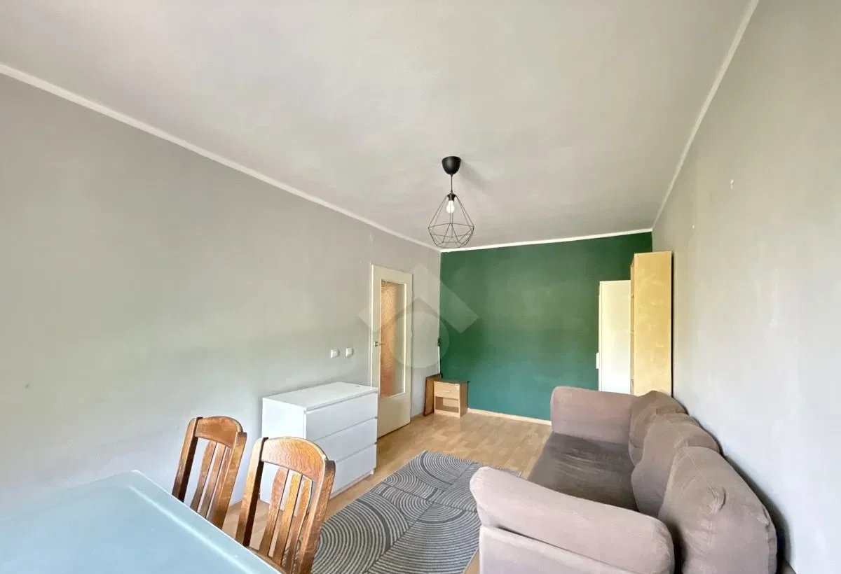 2 pokoje, osobna kuchnia, balkon, piwnica, winda, tramwaj