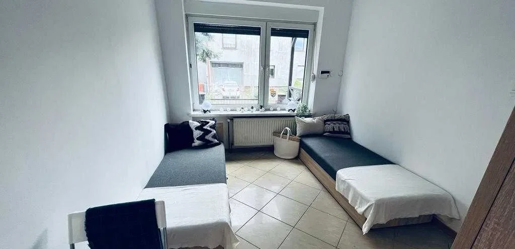 Dom z pełnym wyposażeniem / 10 pokoi / 3 łazienki / 2 kuchnie / pracownicy - zdjęcie 7