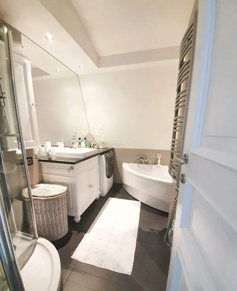 Piękny apartament z halą w cudownej lokalizacji do życia - zdjęcie 9