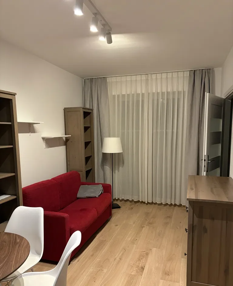 Kawalerka z osobną sypialnią, balkonem i miejscem postojowym - zdjęcie 6