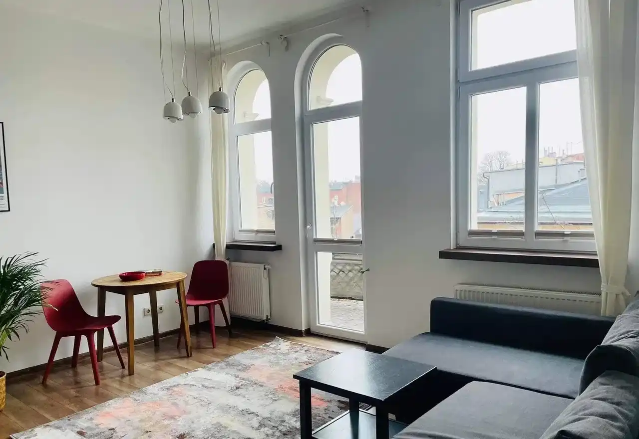 Dwupokojowe mieszkanie z balkonem w centrum