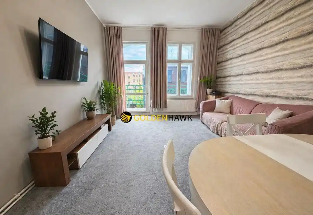 3 pokoje, Centrum przy Kaskadzie – najem 3 mies. - zdjęcie 2
