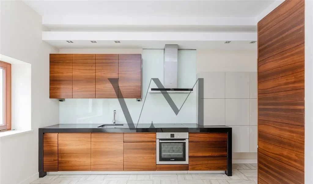 Wilanów Niski, dom 360m2, 5 sypialni - zdjęcie 3