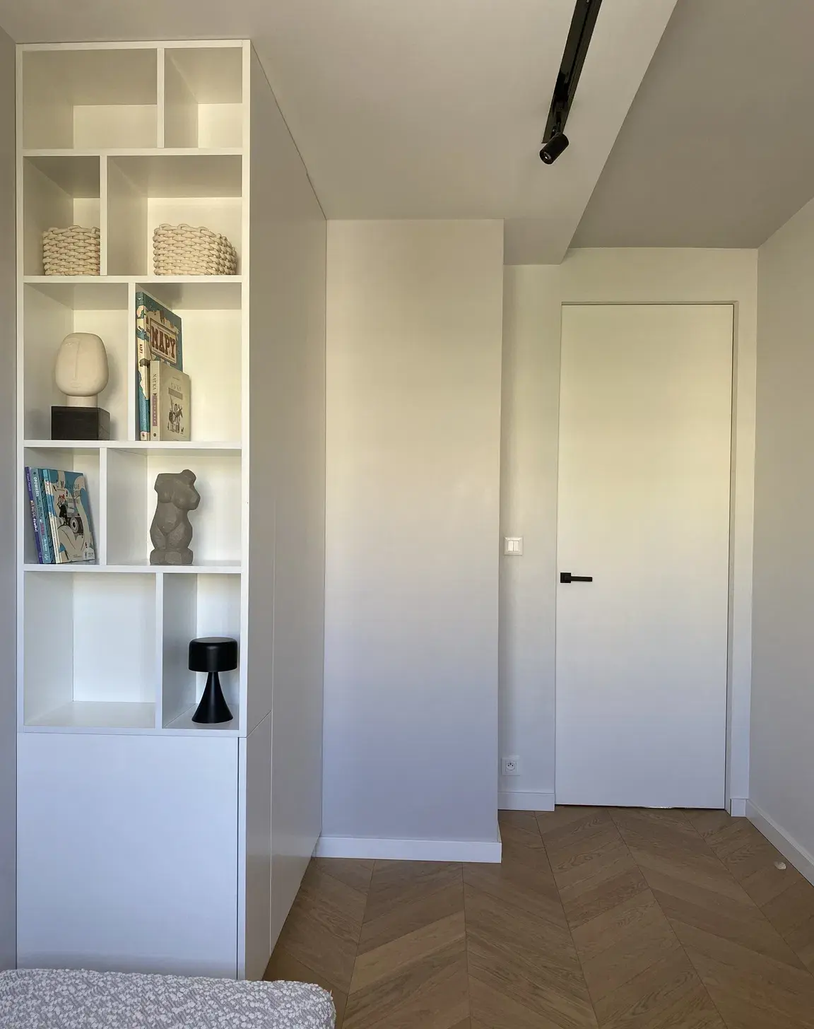 3 pok , wysoki standard, 10m do centrum, balkon , garaż, duży salon - zdjęcie 2