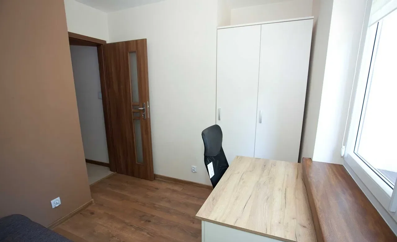 Do wynajęcia POKOJE CZYSTE, zadbane, W DOBRYM standardzie, w CENTRUM, wyposażone; osobom młodym, najlepiej studentkom na rok akademicki - zdjęcie 3