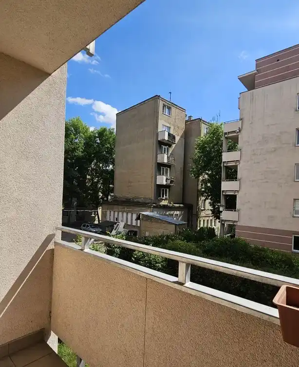 Przestronne 2 pok. mieszkanie z oddzielną kuchnią - zdjęcie 2