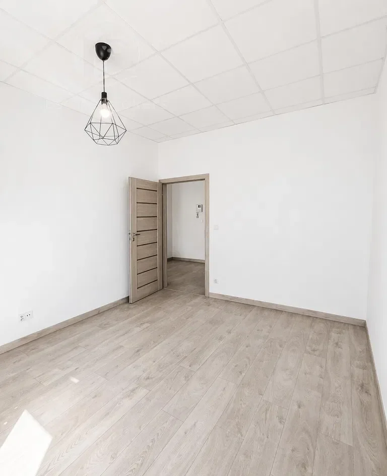 Jasne mieszkanie w  samym centrum do aranżacji - zdjęcie 6