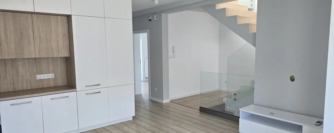 Niepołomice centrum-apartament dwu-poziomowy z garażem - zdjęcie 2