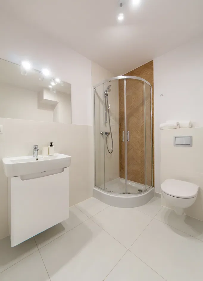 Stylowy lokal dwupoziomowy w nowoczesnym apartamentowcu - zdjęcie 7