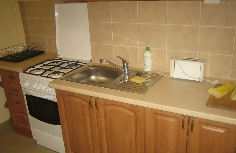 MIESZKANIE Wiktorska 78, ok 30m2,osobny pokój,metro, ciche, II piętro - zdjęcie 4