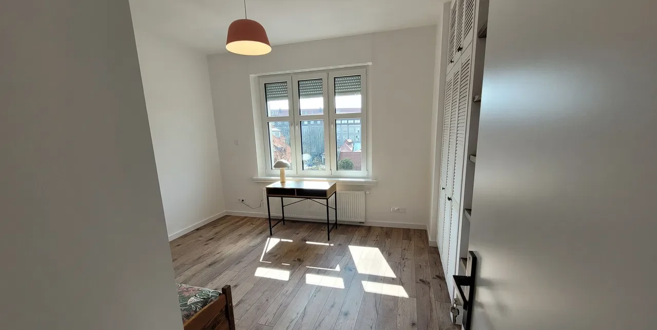 Dwa pokoje po 13,5 m2 dla dwóch znajomych Wrocław ul. Smoluchowskiego - zdjęcie 3
