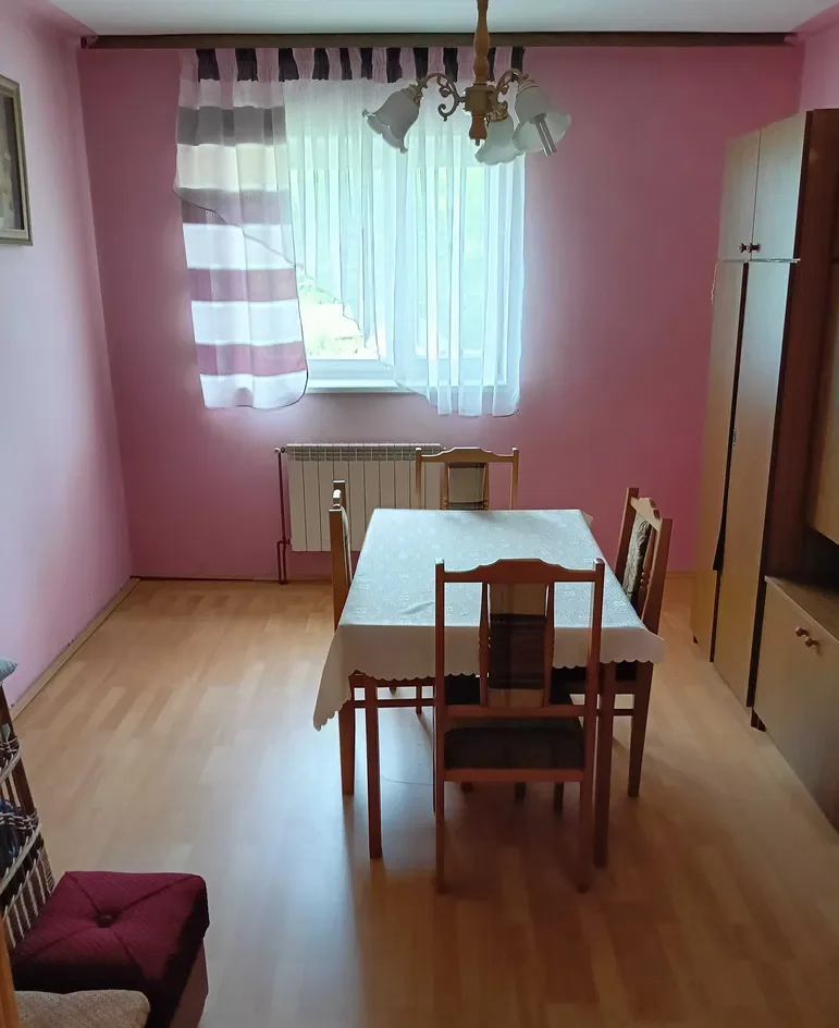 Do Wynajęcia zadbany dom z dużą działką (30 ar) – przestrzeń do własnej aranżacji Krzemienna - zdjęcie 3