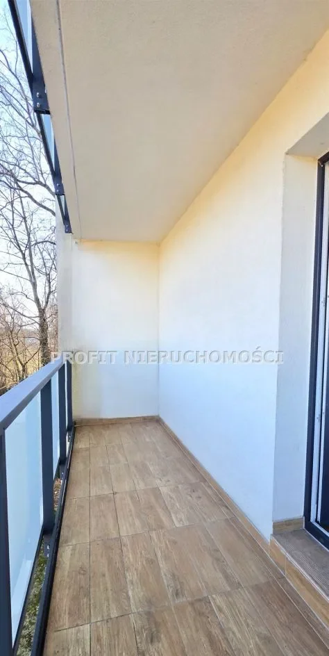Nowoczesne mieszkanie z balkonem w otuline lasu - zdjęcie 6