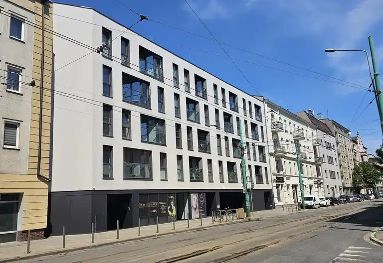 Cicha kawalerka z balkonem i miejscem w hali garażowej