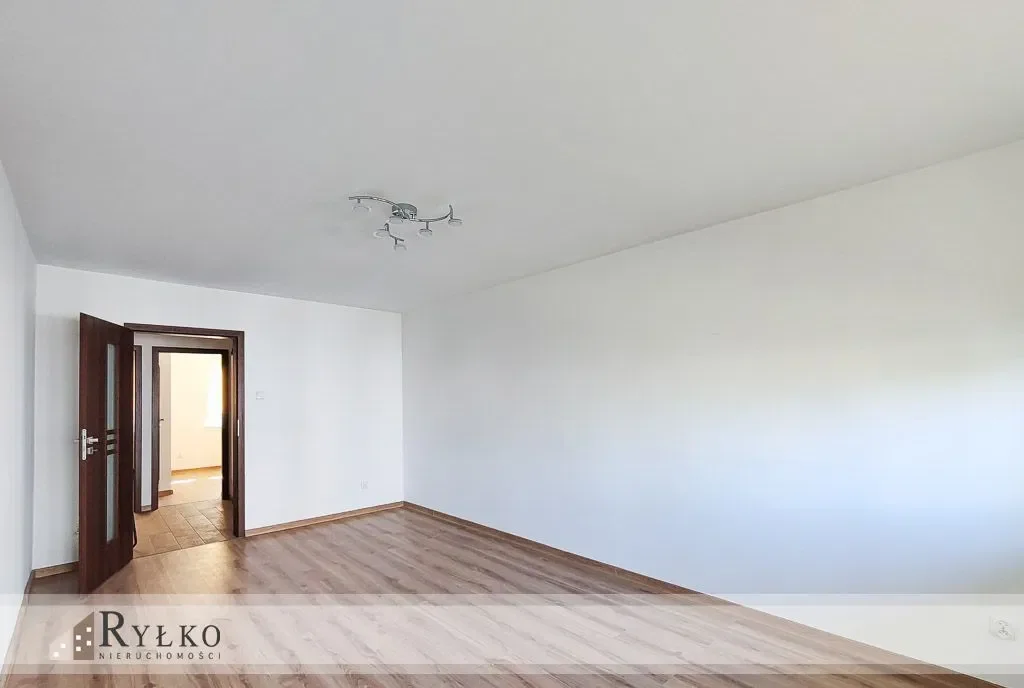 2 pokoje, 1 piętro, balkon - zdjęcie 3