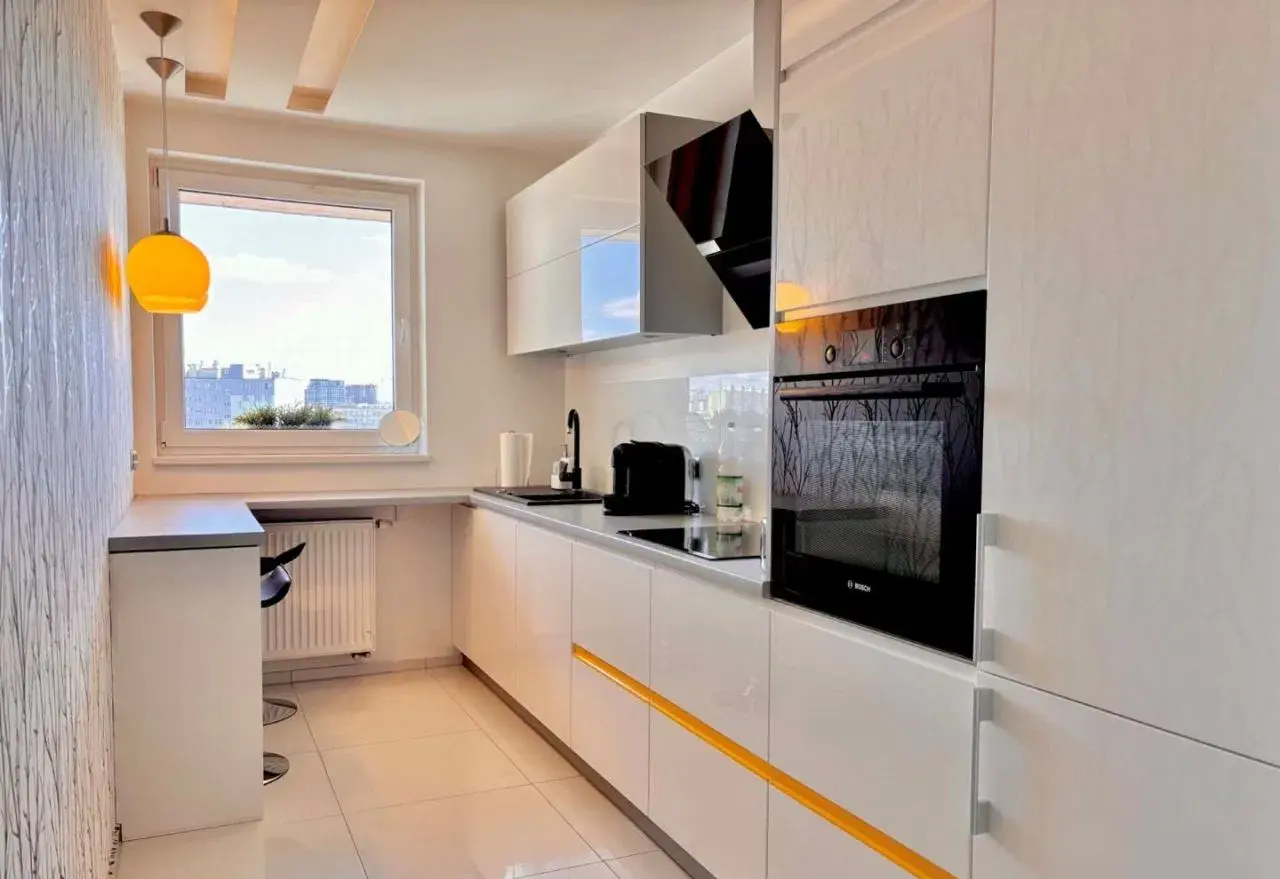 Dwa pokoje z pięknym widokiem w apartamentowcu - zdjęcie 6