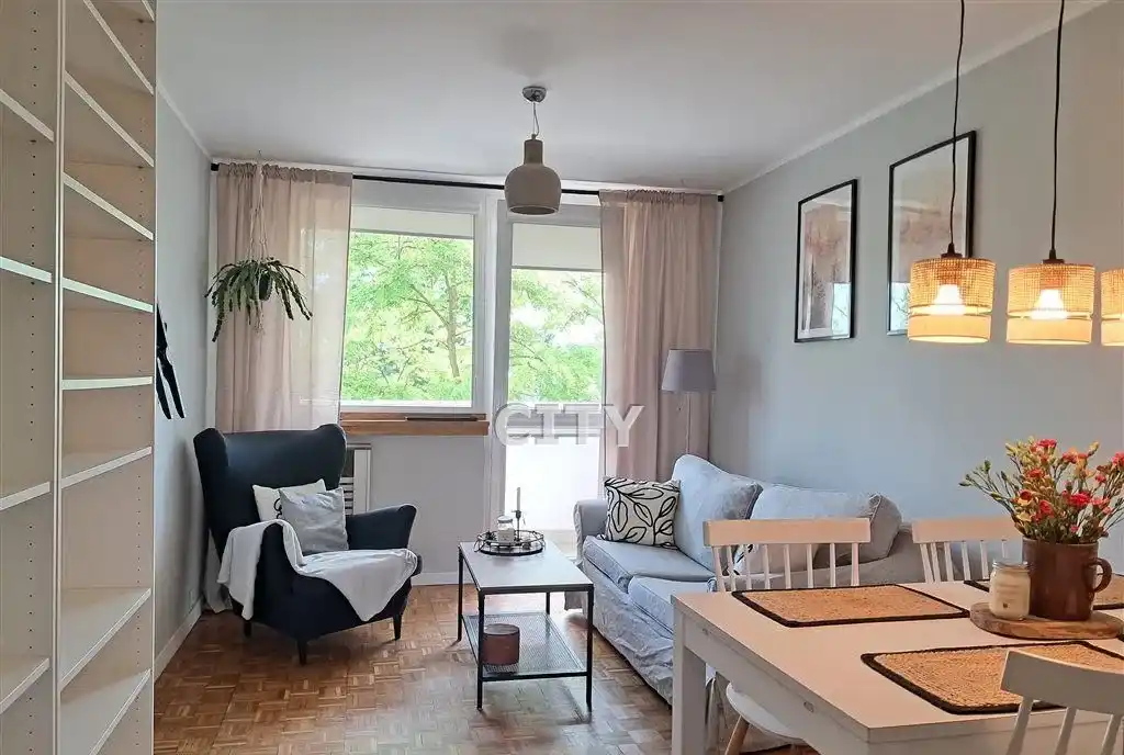 3 pokoje, osobna kuchnia, duży balkon