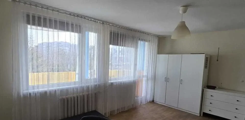 od 1 czerwca wynajme 21m2 pokój z balkonem dla 2 mężczyzn - zdjęcie 2