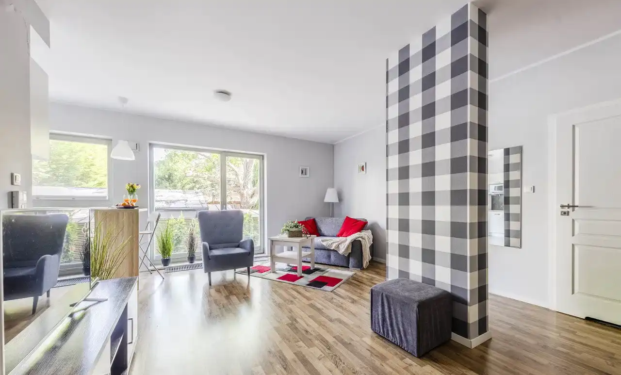 Funkcjonalny, komfortowy 2 pok. apartament, z ogródkiem - zdjęcie 4
