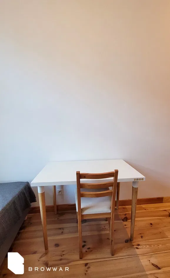 Pokój w kamienicy w centrum Poznania - zdjęcie 4
