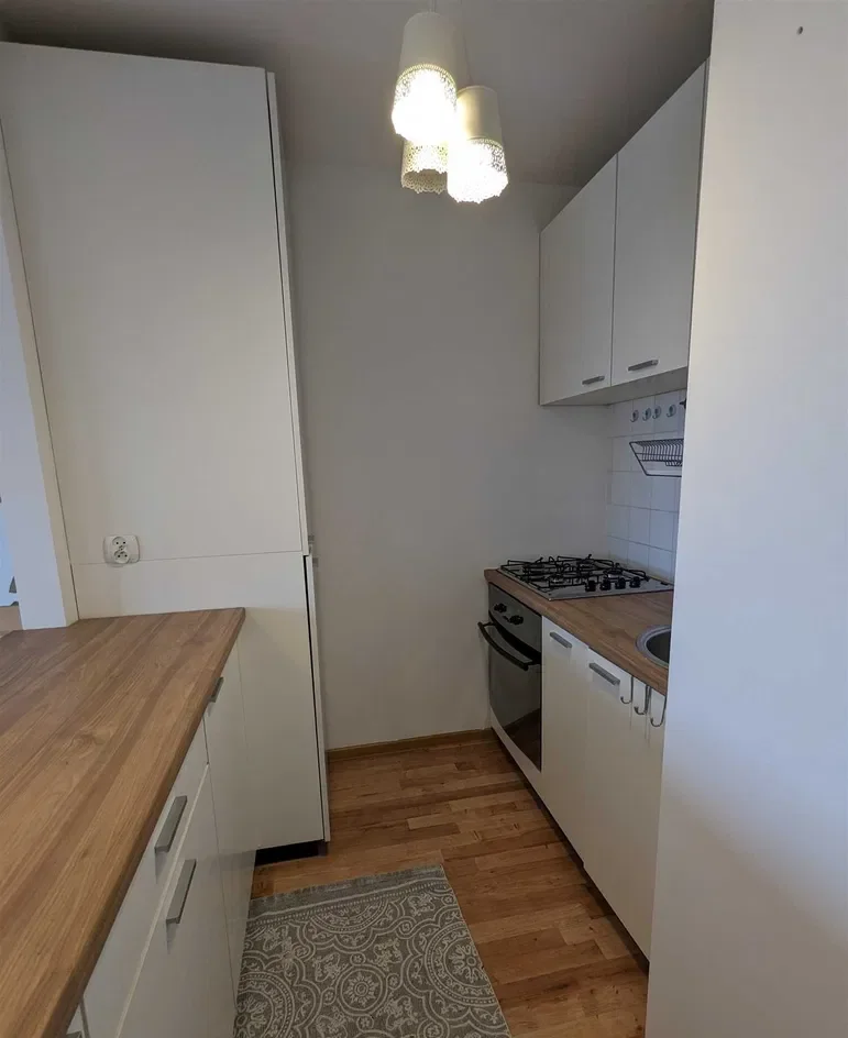 Przytulna kawalerka z panoramą miasta - zdjęcie 3