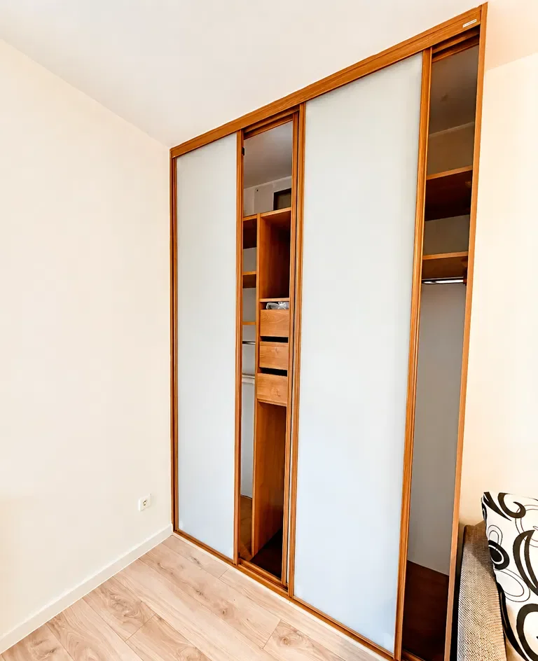 Jasne 2-pokojowe mieszkanie z balkonem i osobną kuchnią we Wrocławiu - zdjęcie 7