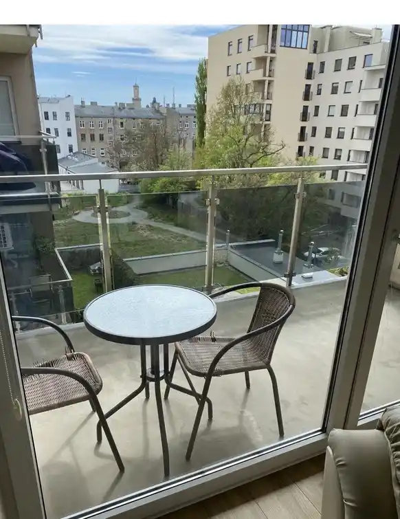 Duży apartament z garażem w centrum - zdjęcie 10