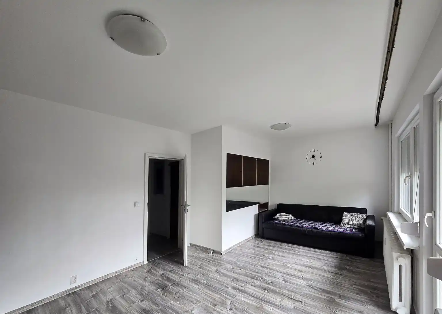 1 Maja, blok, 2 duże pokoje z balkonem - zdjęcie 2