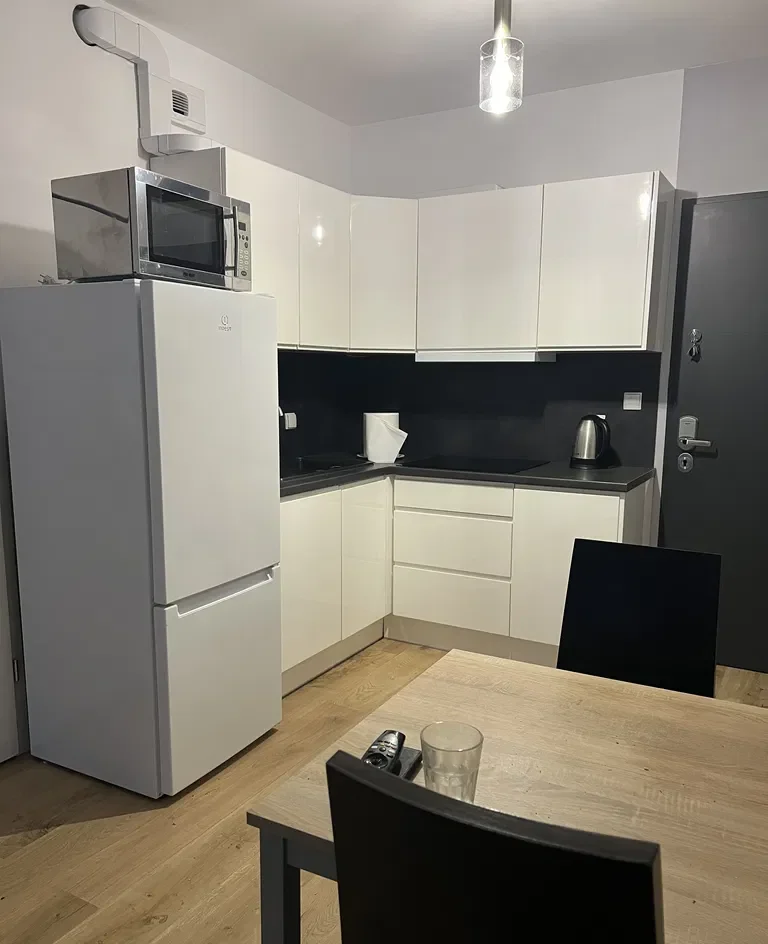 2-pokojowe w centrum w apartamentowcu z widokiem na zieleń - zdjęcie 7