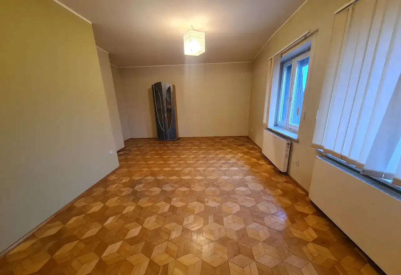 Duży dom - umeblowany, 2 kuchnie, 4 łazienki,  łóżka dla 20 osób - zdjęcie 2