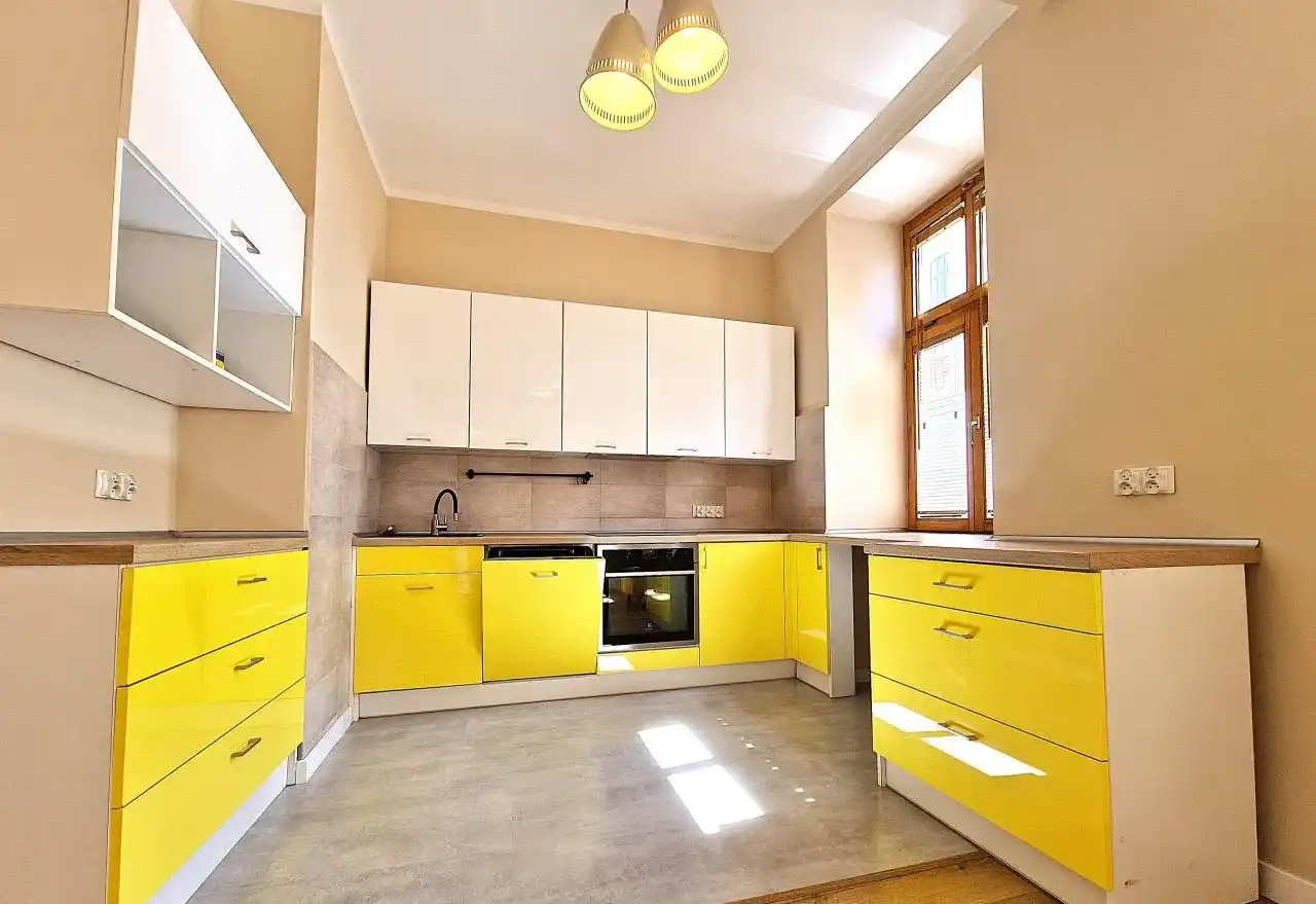 Przestronne mieszkanie w Łodzi z balkonem - zdjęcie 2