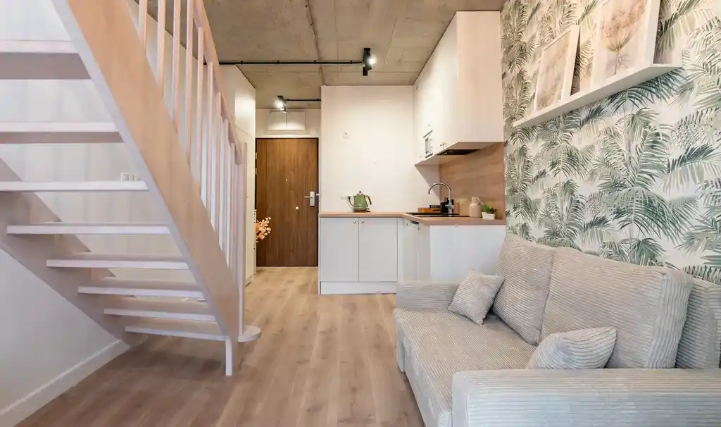 Stylowy lokal dwupoziomowy w nowoczesnym apartamentowcu - zdjęcie 3