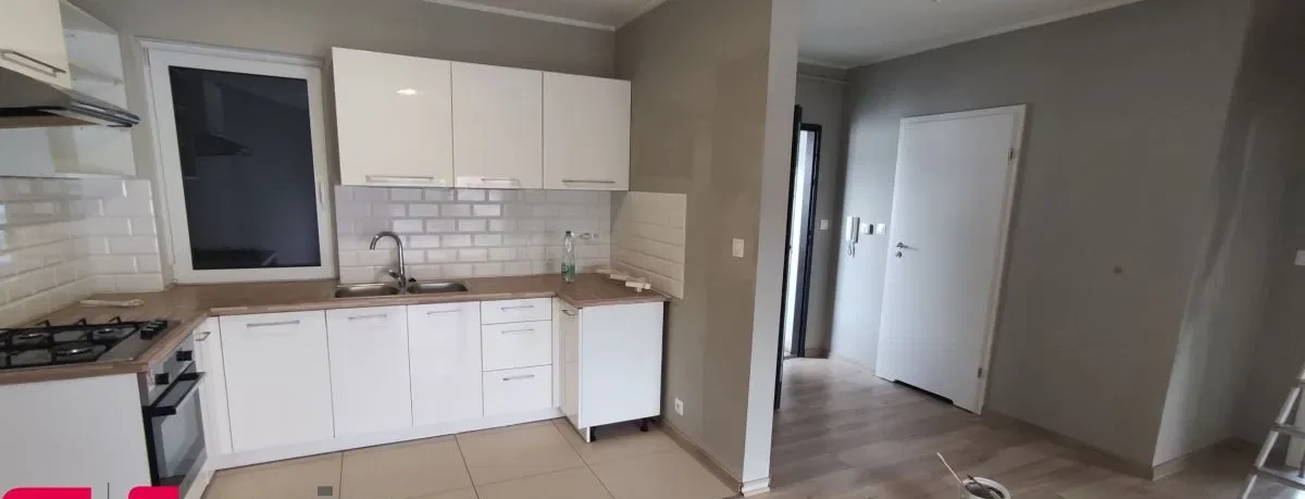 3 pokoje z osobną kuchnią i balkonem - zdjęcie 2
