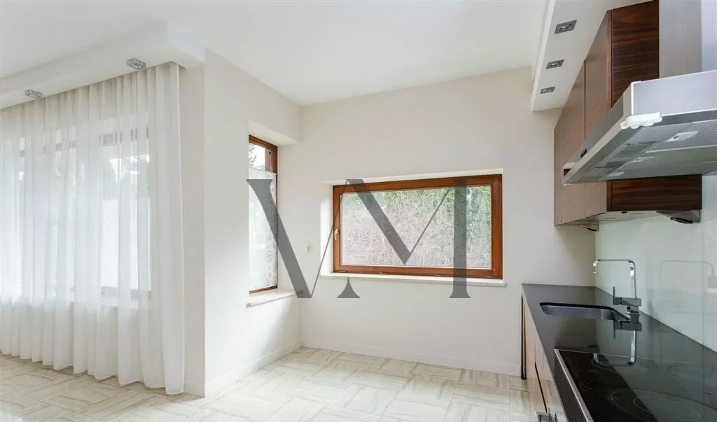 Wilanów Niski, dom 360m2, 5 sypialni - zdjęcie 4