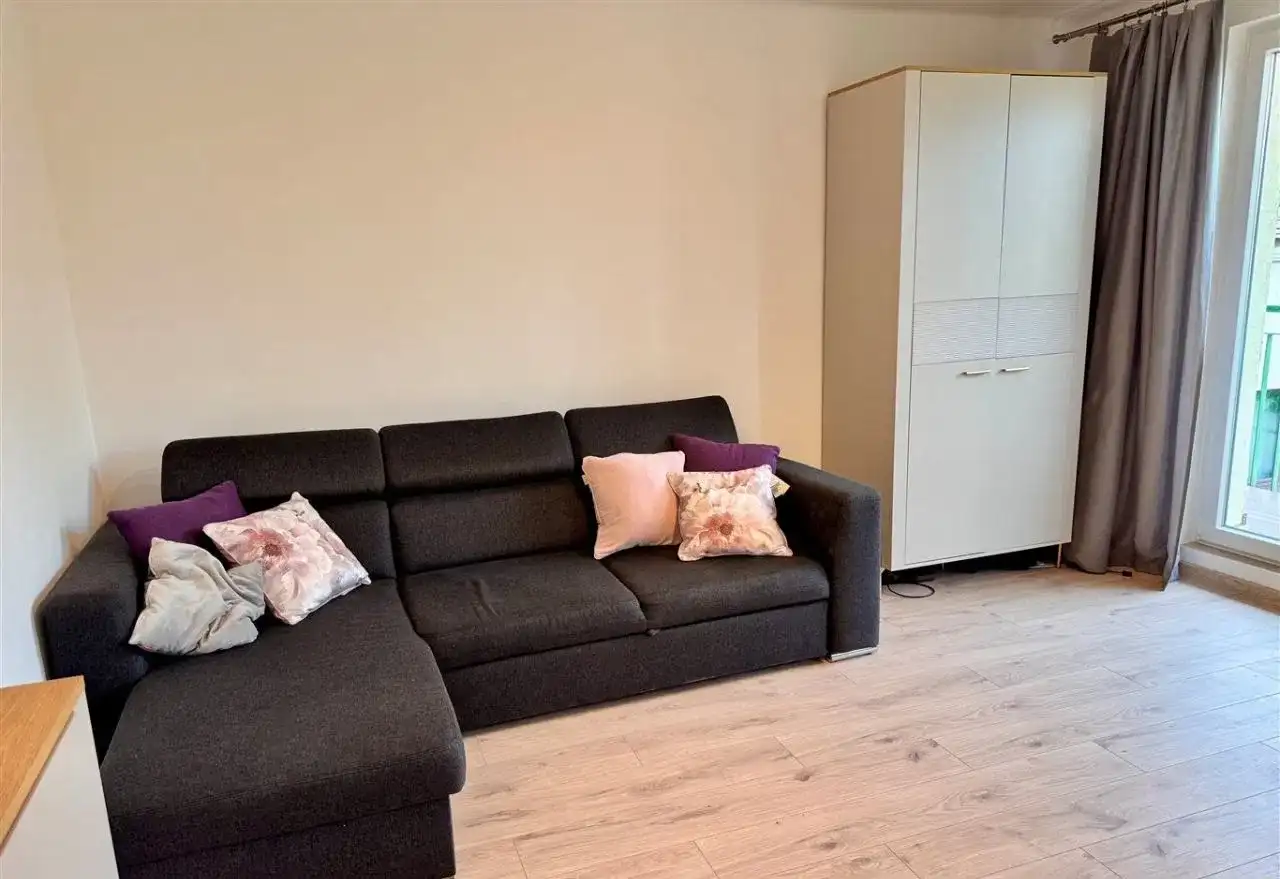 Duża kawalerka Pogoń z balkonem po remoncie - zdjęcie 8