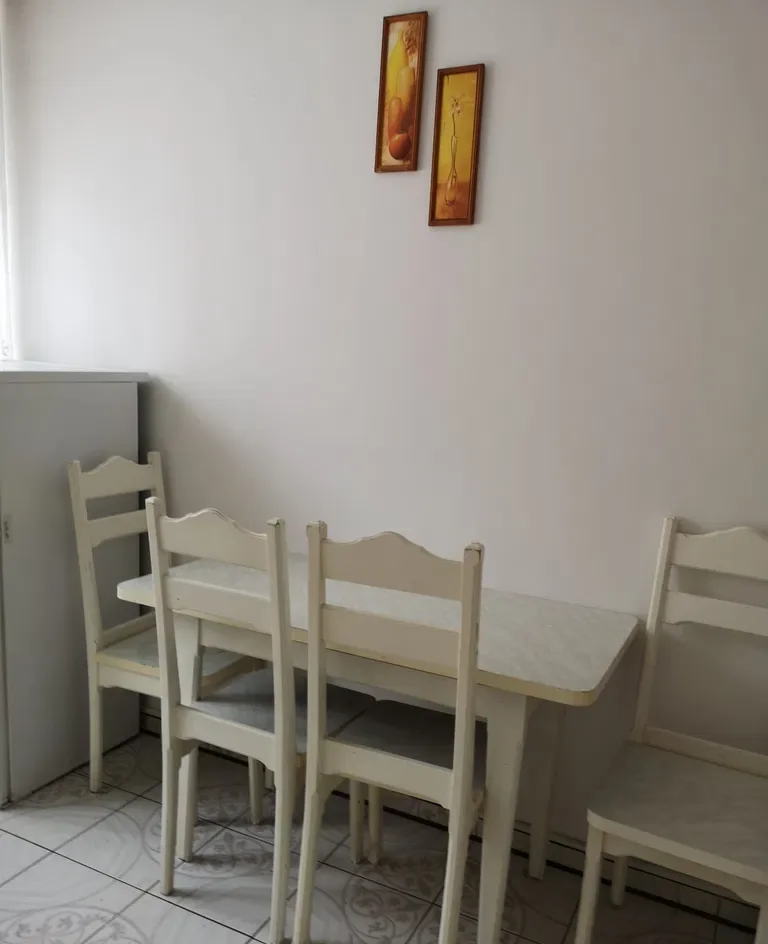 Ustawna kawalerka z oddzielną kuchnią w samym centrum Kołobrzegu - zdjęcie 6