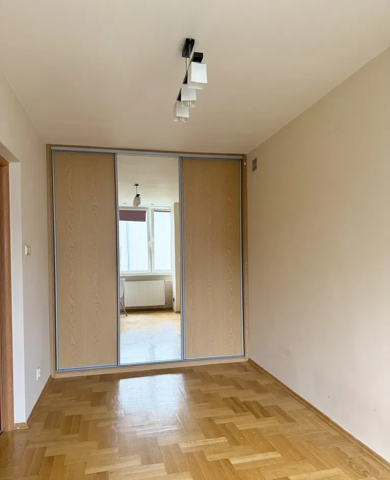 Trzypokojowe mieszkanie w centrum Warszawy - zdjęcie 9
