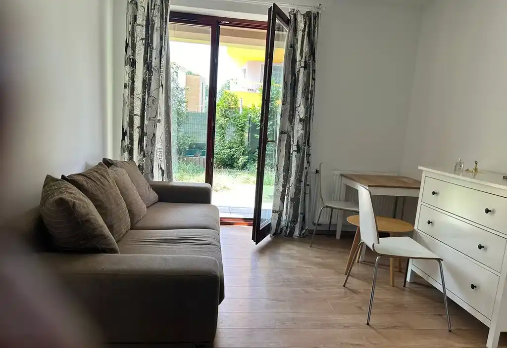 Pokój jednoosobowy do wynajęcia w mieszkaniu 3 pokojowym z ogrodem