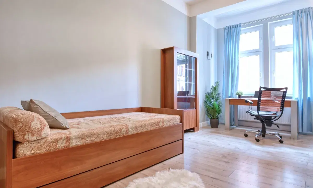 | Wyjątkowy pokój | 20m2 | ul. Półwiejska | - zdjęcie 3