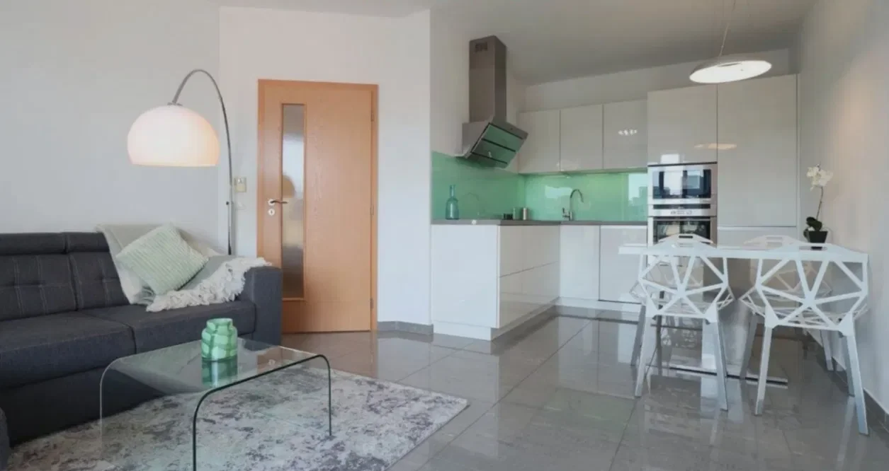 Kawalerka do zamieszkania z wyposażeniem - zdjęcie 2
