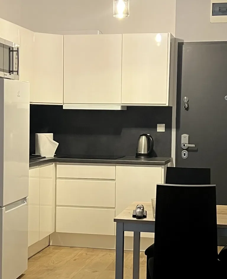 2-pokojowe w centrum w apartamentowcu z widokiem na zieleń - zdjęcie 2