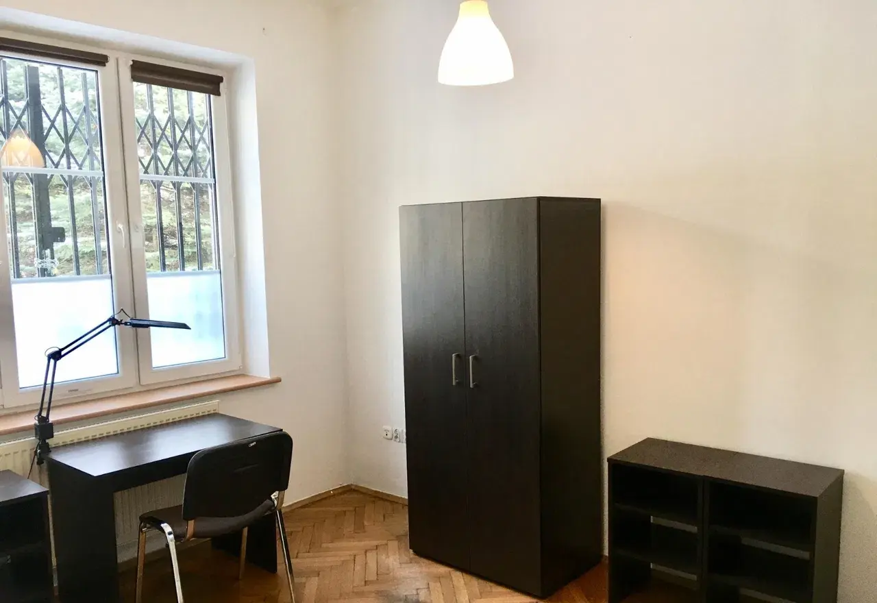 Pokój w mieszkaniu na Starym Kleparzu - zdjęcie 3