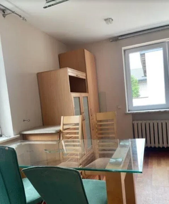 Dom dla pracowników z przestronnymi pokojami. - zdjęcie 2