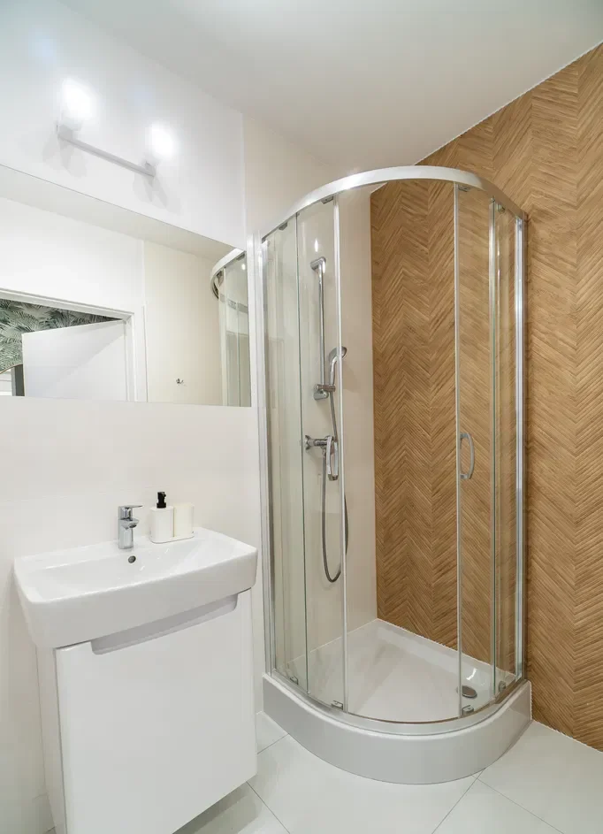 Lokal dwupoziomowy w nowoczesnym apartamentowcu - zdjęcie 7