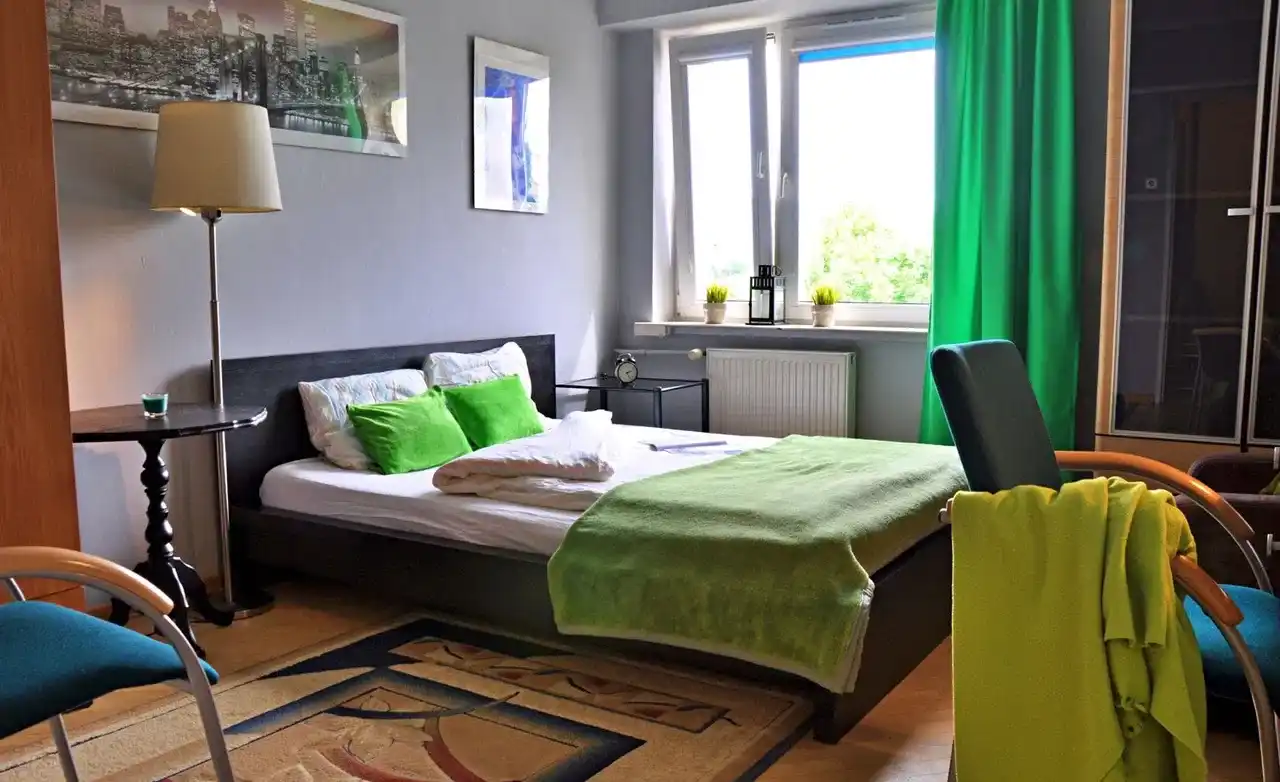 Pokój zamykany na klucz dla jednej lub dwóch osób (wynajem do końca czerwca). Warszawa Praga - zdjęcie 2