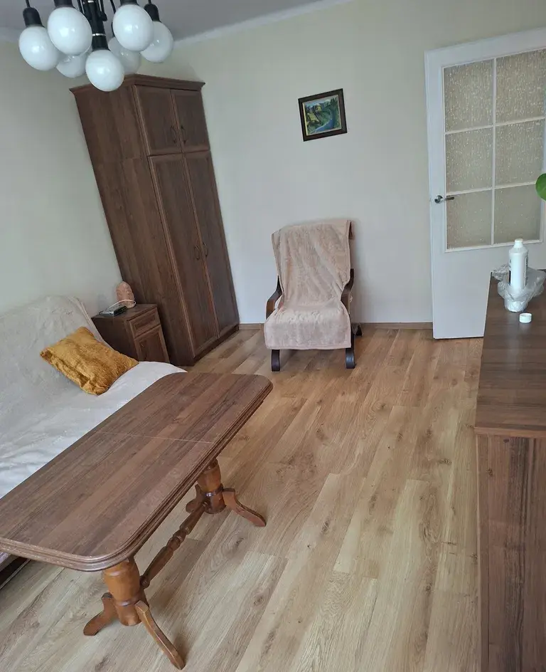 Kawalerka z osobną jasną kuchnią i wyposażeniem - zdjęcie 3